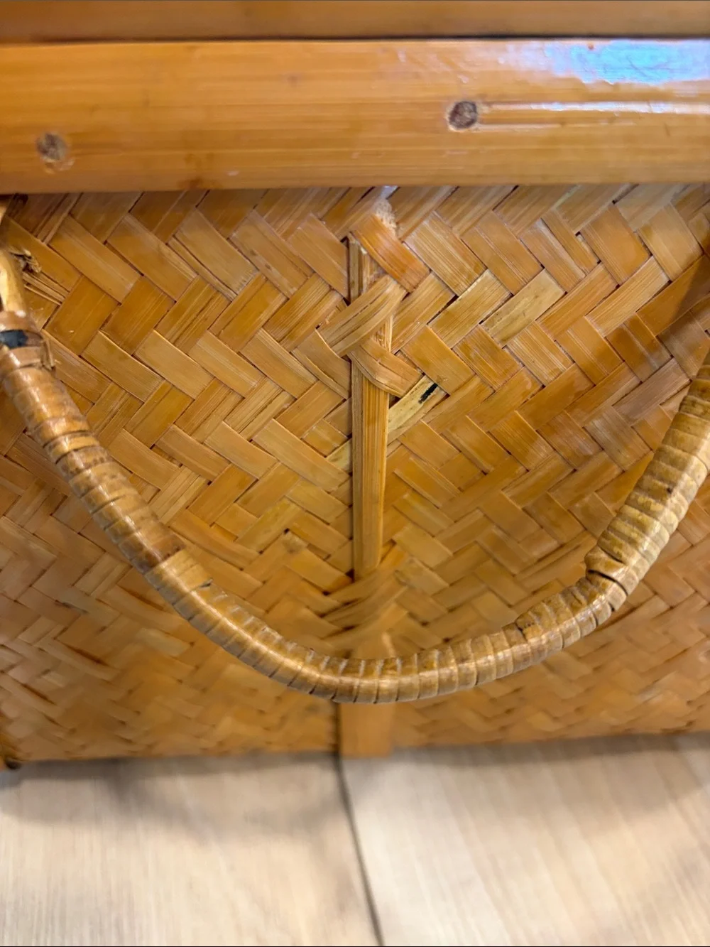 Vintage woven basket in Honey Brown